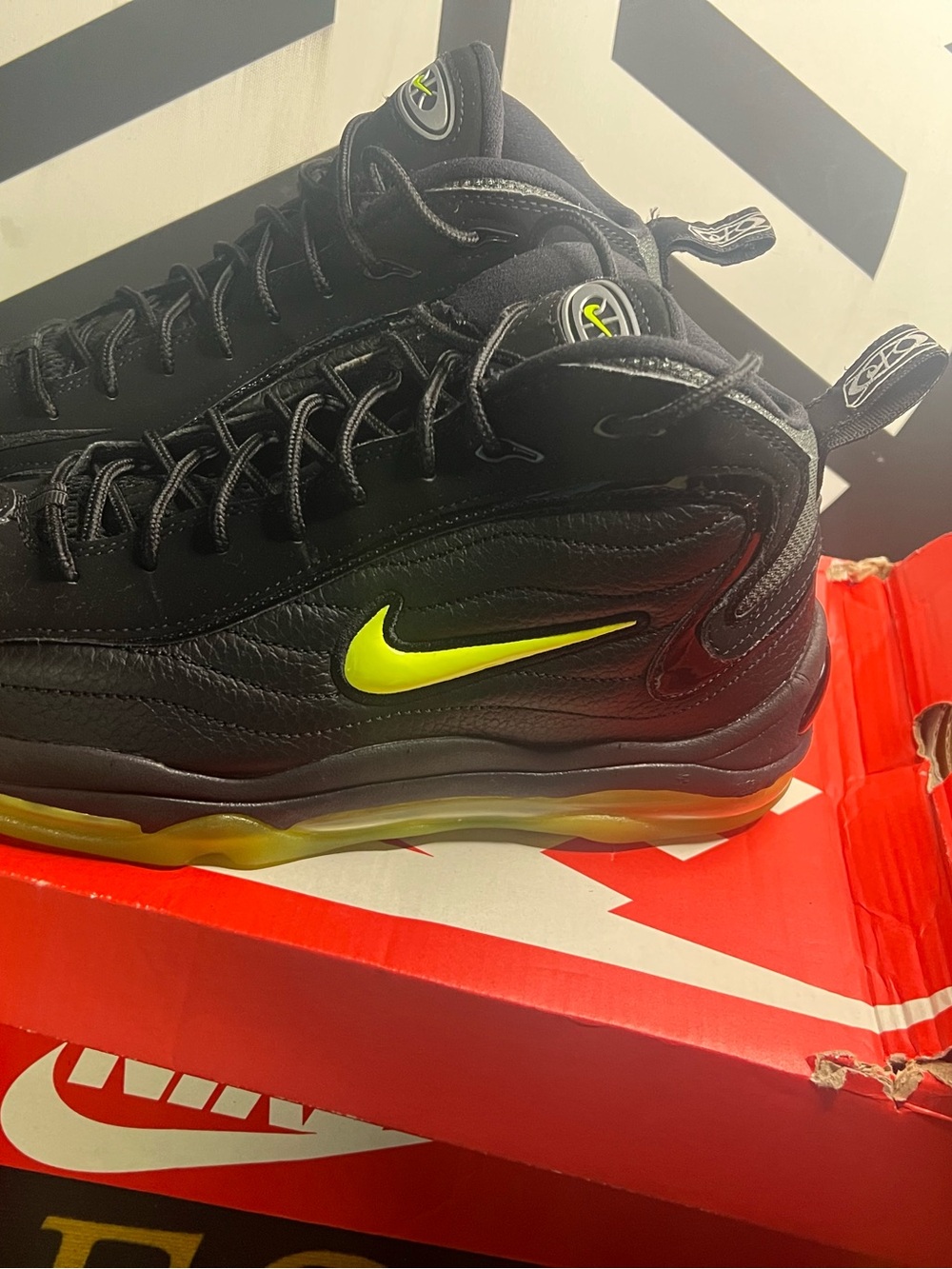 Nike Black and Neon Green Uptempo. - Picture 4 of 6